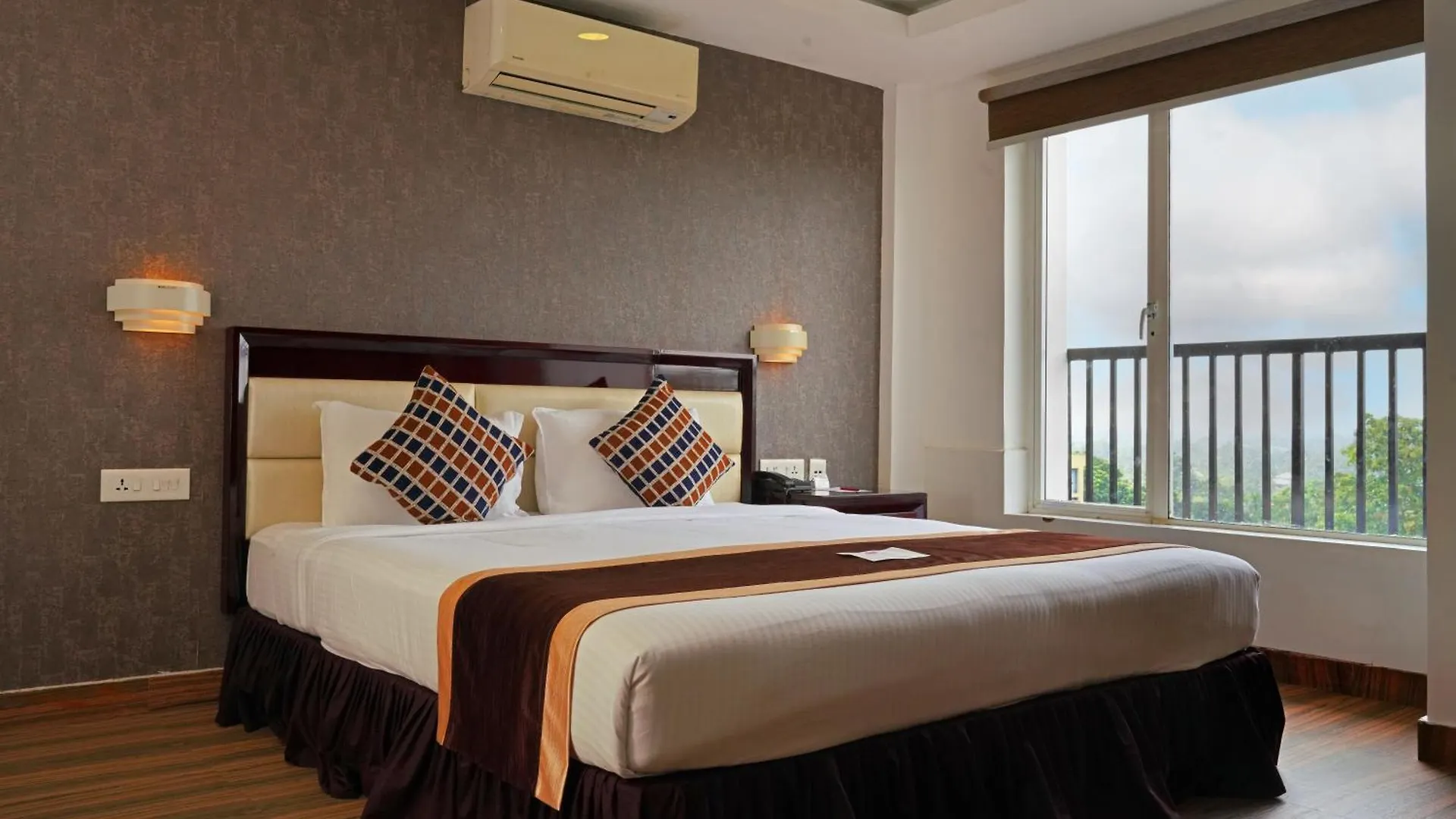 ****  Kga Elite Continental Hotel Tiruvalla India